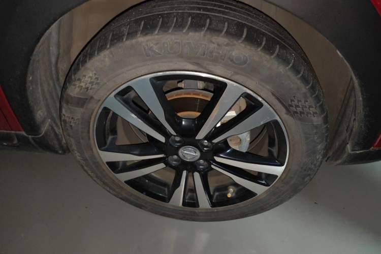Used Nissan Kicks 2017 1.5L CVT Smart Edition Right Front Wheel Hub
