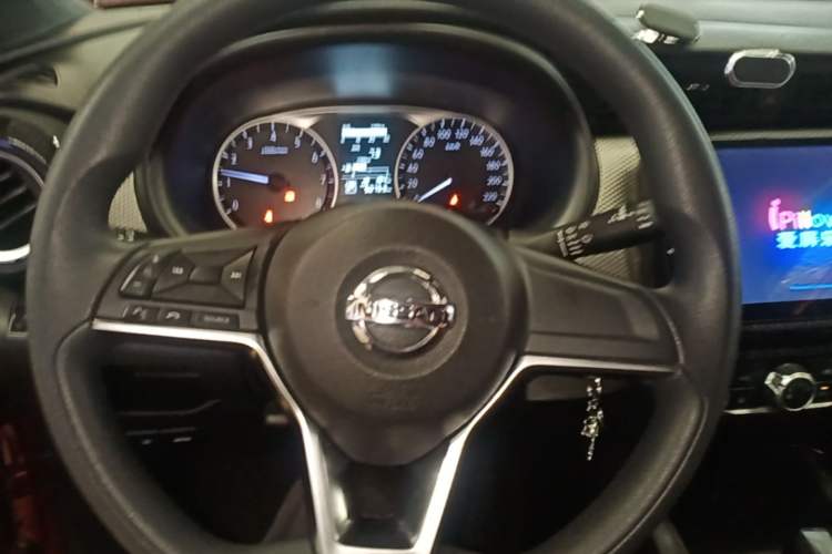 Used Nissan Kicks 2017 1.5L CVT Cool Enjoy Edition Steering Wheel