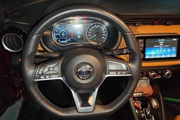 Used Nissan Kicks 2017 1.5L CVT Smart Edition Steering Wheel