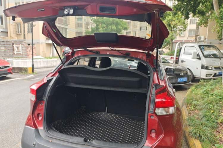 Used Nissan Kicks 2017 1.5L CVT Smart Drive Edition Trunk
