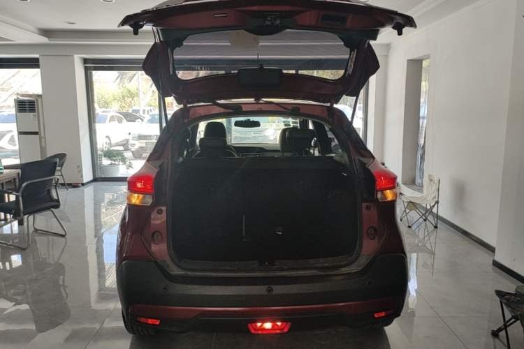 Used Nissan Kicks 2017 1.5L CVT Smart Drive Edition Trunk