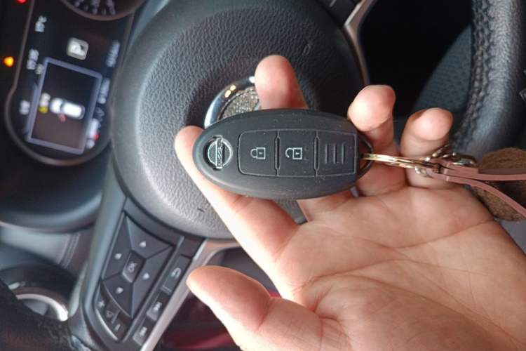 Used Nissan Kicks 2017 1.5L CVT Smart Drive Edition Vehicle Key