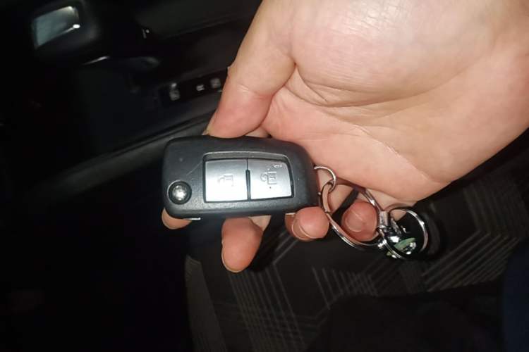 Used Nissan Kicks 2017 1.5L CVT Cool Enjoy Edition Vehicle Key