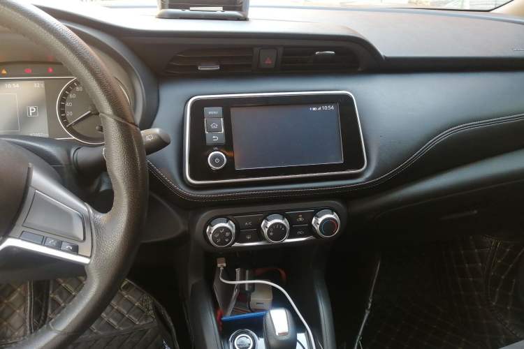 Used Nissan Kicks 2017 1.5L CVT Smart Drive Edition Audio And AC Panel