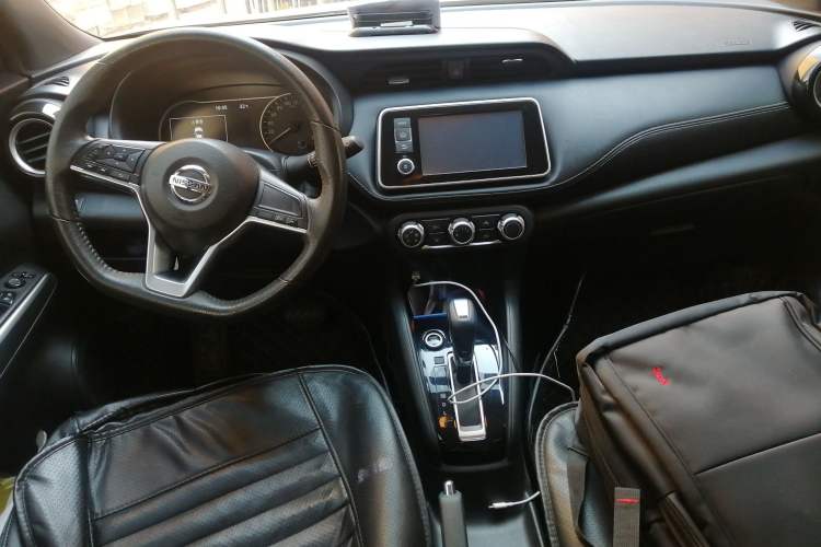 Used Nissan Kicks 2017 1.5L CVT Smart Drive Edition Center Console