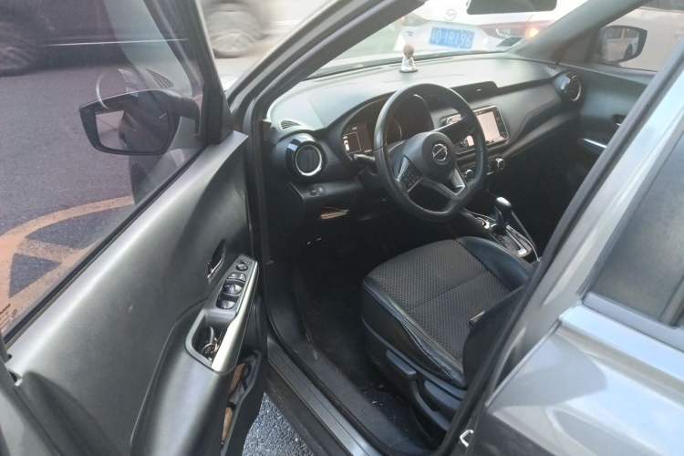 Used Nissan Kicks 2017 1.5L CVT Smart Drive Edition Driver Seat