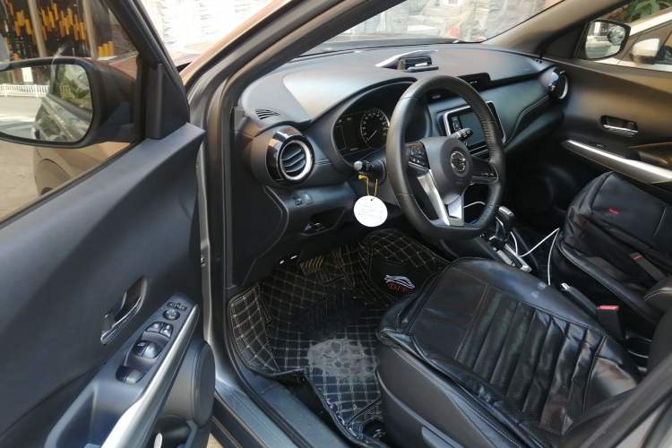 Used Nissan Kicks 2017 1.5L CVT Smart Drive Edition Driver Seat