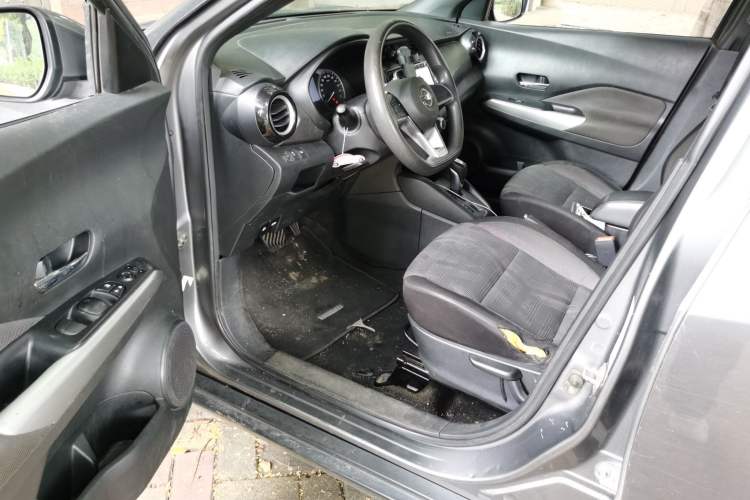 Used Nissan Kicks 2017 1.5L CVT Cool Enjoy Edition Driver Seat