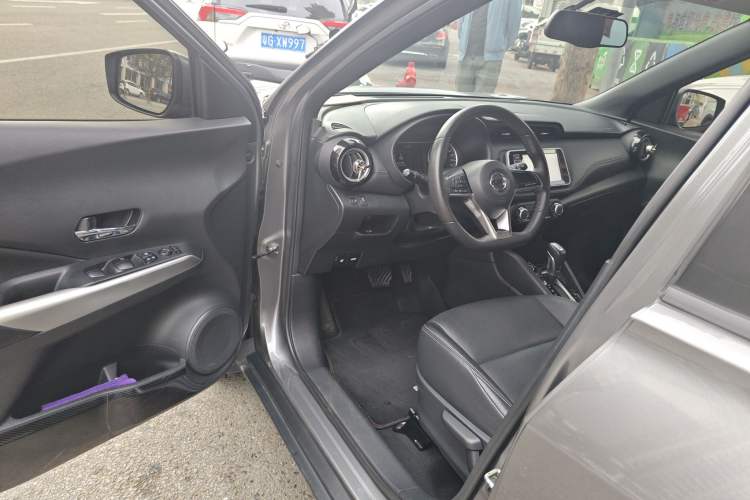 Used Nissan Kicks 2017 1.5L CVT Smart Drive Edition Driver Seat