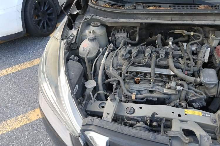 Used Nissan Kicks 2017 1.5L CVT Smart Drive Edition Engine Bay Right