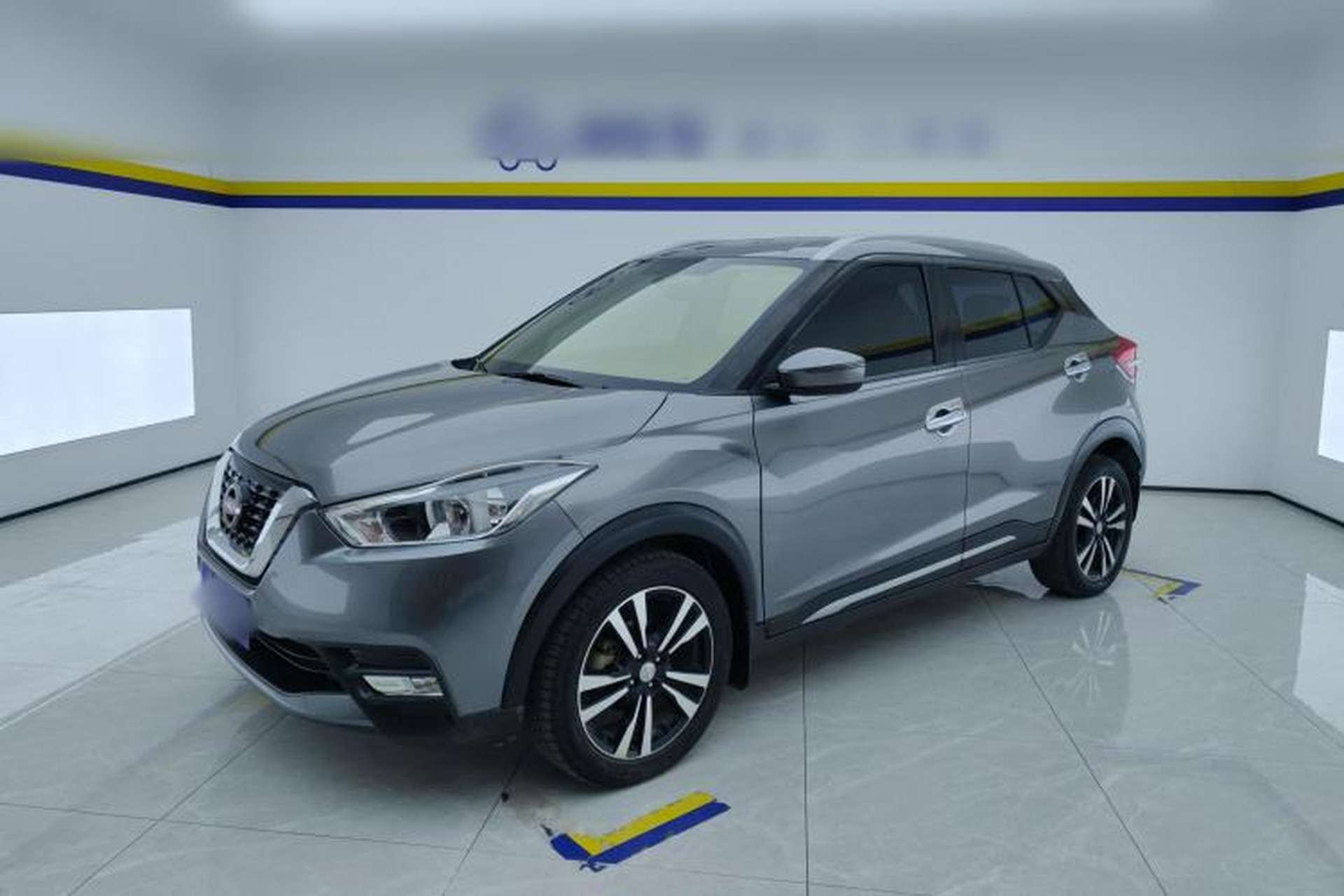 Used Nissan Kicks 2017 1.5L CVT Smart Drive Edition Front Left 45 Deg