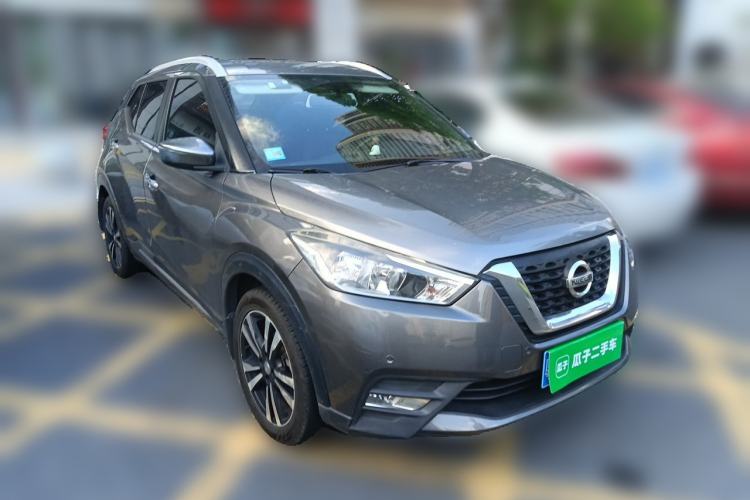 Used Nissan Kicks 2017 1.5L CVT Smart Drive Edition Front Right 45 Deg