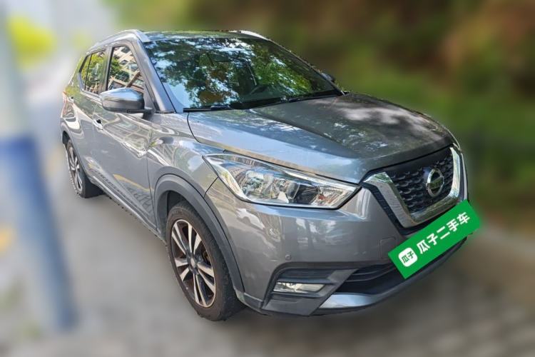 Used Nissan Kicks 2017 1.5L CVT Smart Drive Edition Front Right 45 Deg