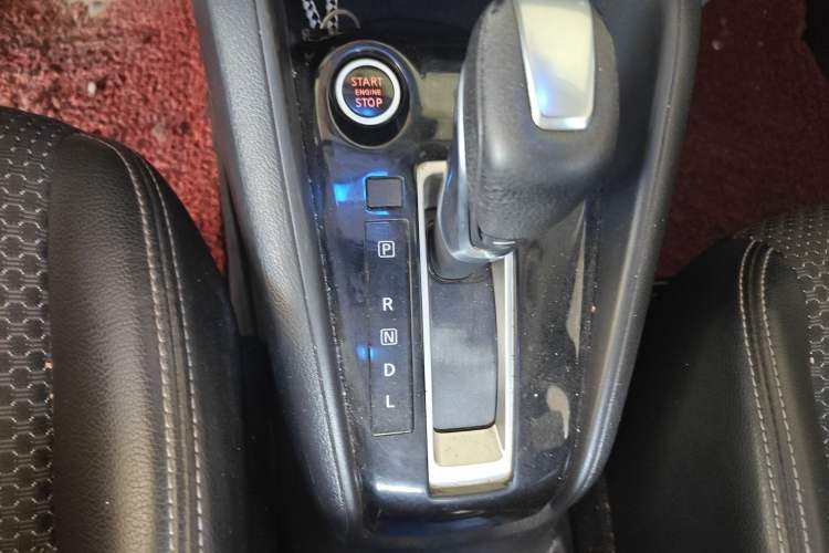 Used Nissan Kicks 2017 1.5L CVT Smart Drive Edition Gear Lever
