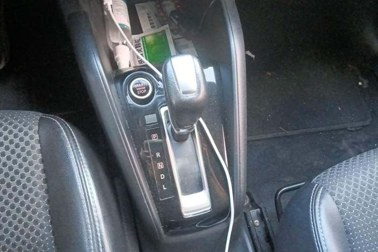 Used Nissan Kicks 2017 1.5L CVT Smart Drive Edition Gear Lever