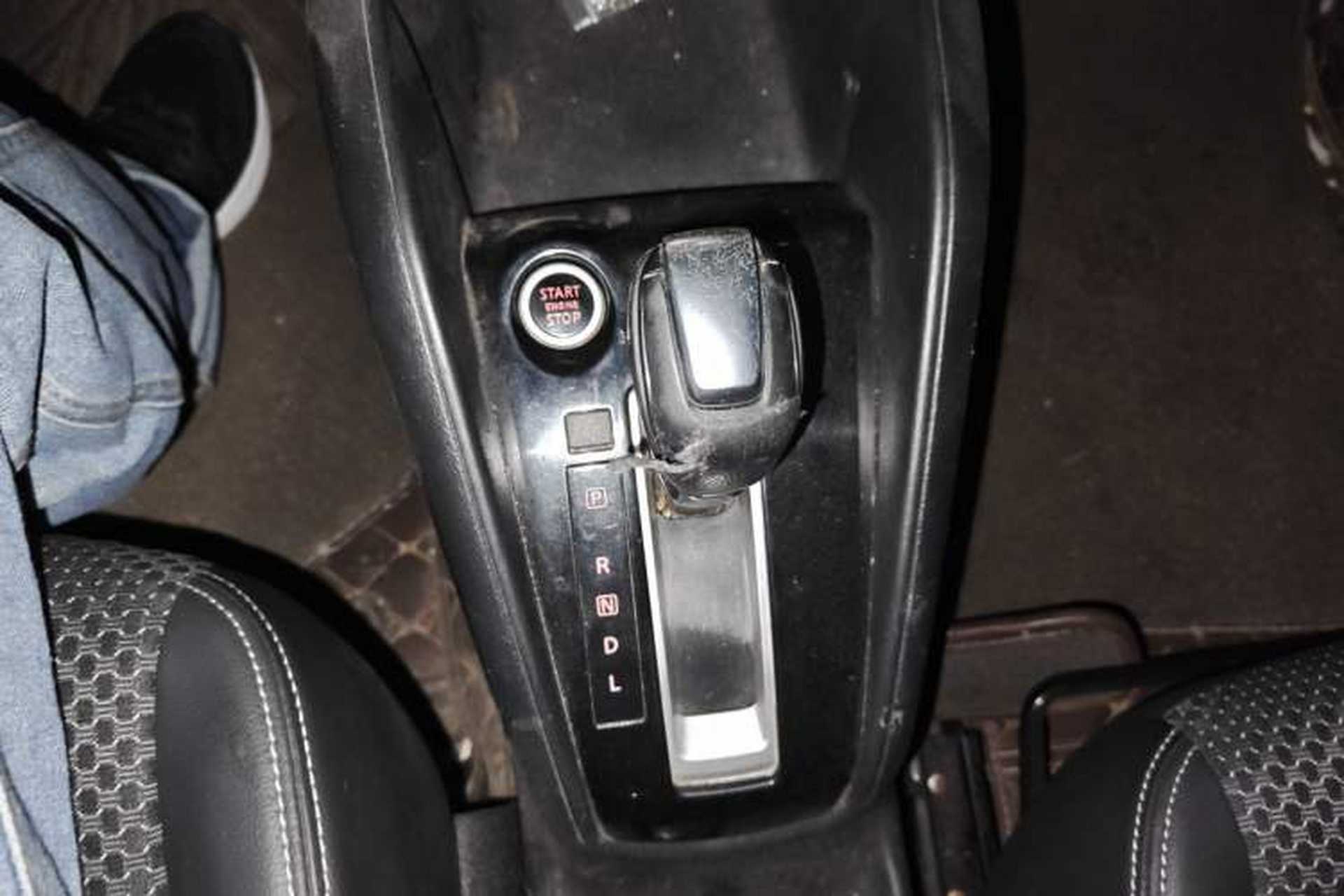 Used Nissan Kicks 2017 1.5L CVT Smart Edition Gear Lever