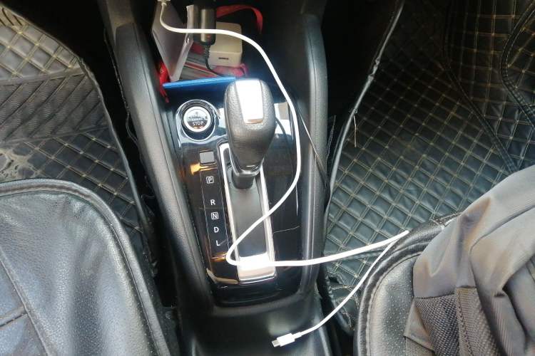 Used Nissan Kicks 2017 1.5L CVT Smart Drive Edition Gear Lever