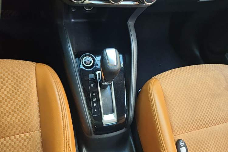 Used Nissan Kicks 2017 1.5L CVT Smart Drive Edition Gear Lever