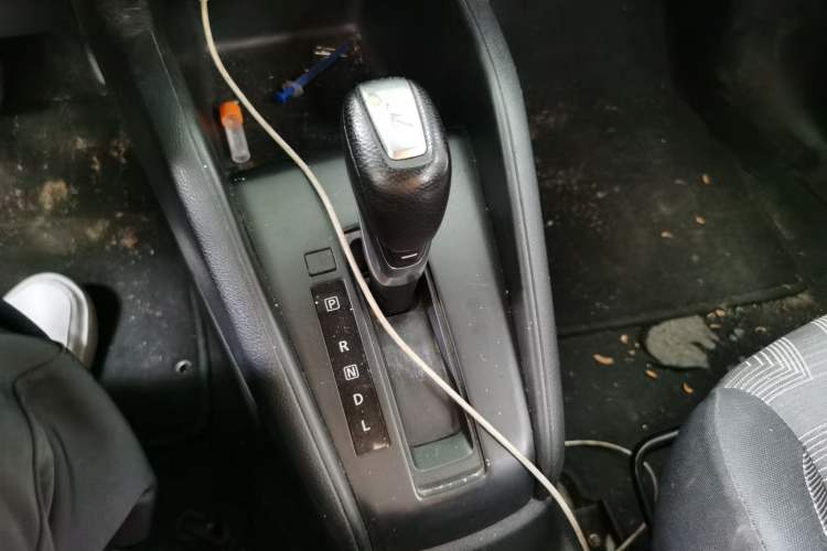 Used Nissan Kicks 2017 1.5L CVT Cool Enjoy Edition Gear Lever