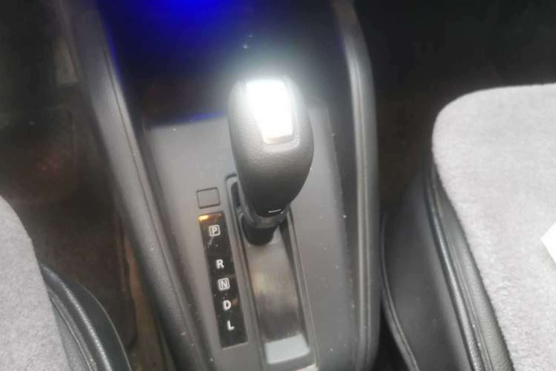 Used Nissan Kicks 2017 1.5L CVT Cool Enjoy Edition Gear Lever