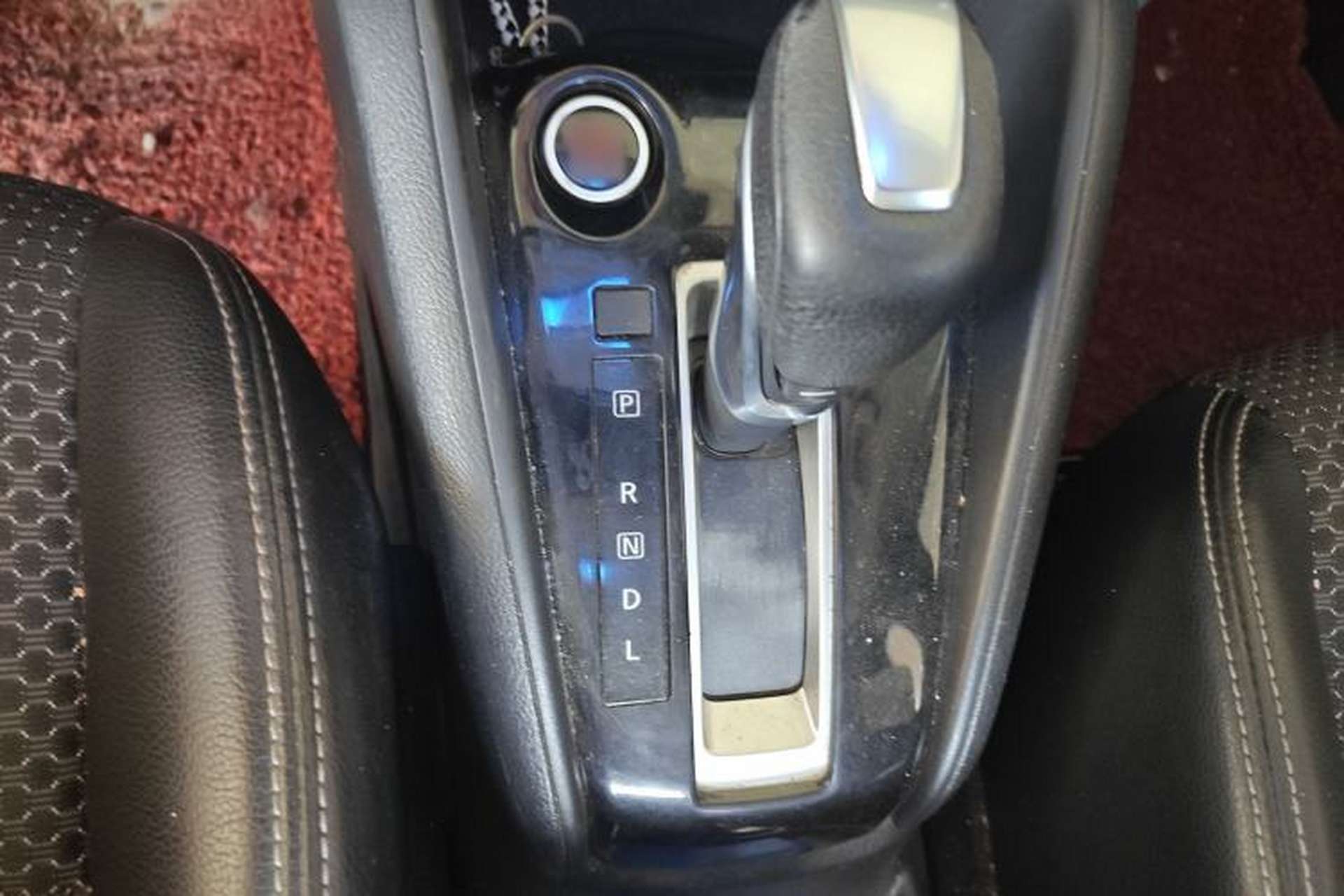 Used Nissan Kicks 2017 1.5L CVT Smart Drive Edition Gear Lever