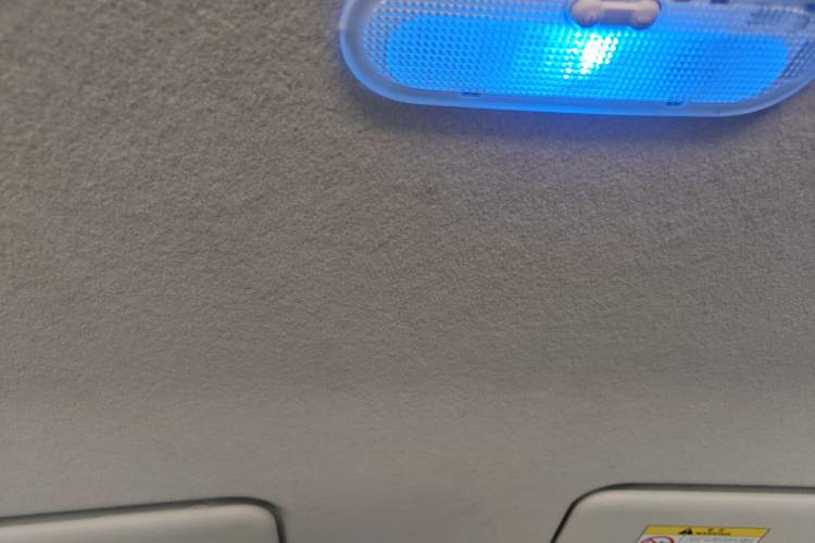 Used Nissan Kicks 2017 1.5L CVT Smart Drive Edition Headliner