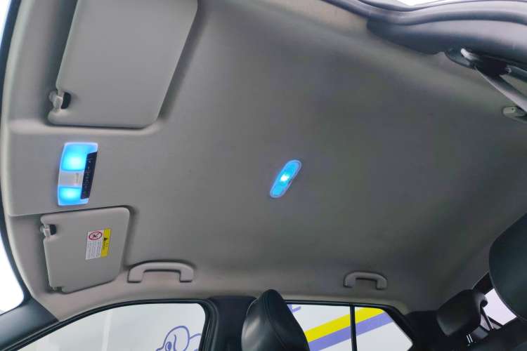 Used Nissan Kicks 2017 1.5L CVT Smart Drive Edition Headliner