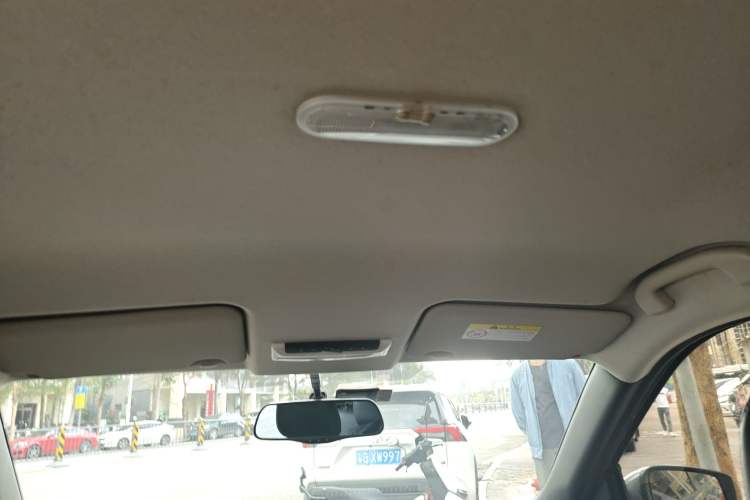 Used Nissan Kicks 2017 1.5L CVT Smart Drive Edition Headliner
