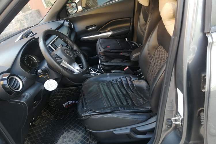 Used Nissan Kicks 2017 1.5L CVT Smart Drive Edition Left Front Seat