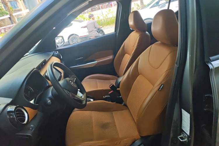 Used Nissan Kicks 2017 1.5L CVT Smart Drive Edition Left Front Seat