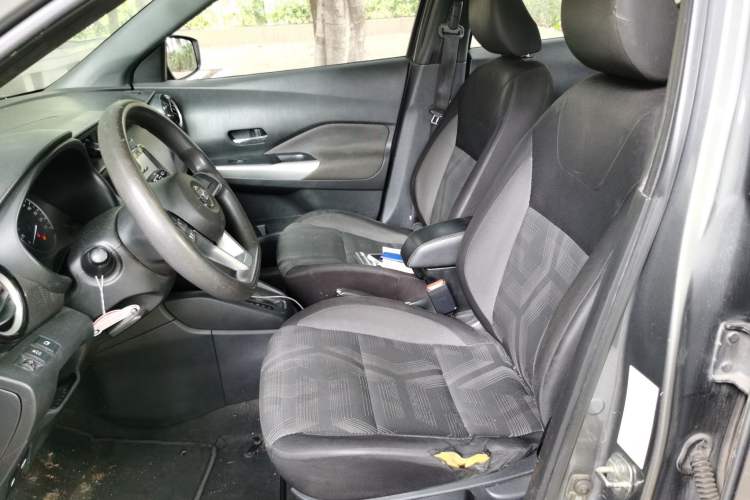 Used Nissan Kicks 2017 1.5L CVT Cool Enjoy Edition Left Front Seat