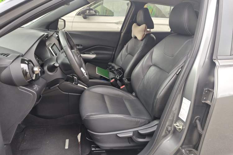 Used Nissan Kicks 2017 1.5L CVT Smart Drive Edition Left Front Seat