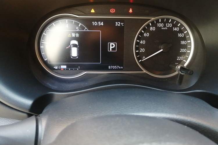 Used Nissan Kicks 2017 1.5L CVT Smart Drive Edition Odometer Close Up