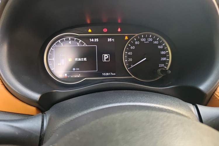 Used Nissan Kicks 2017 1.5L CVT Smart Drive Edition Odometer Close Up