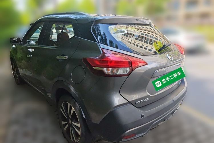 Used Nissan Kicks 2017 1.5L CVT Smart Drive Edition Rear Left 45 Deg