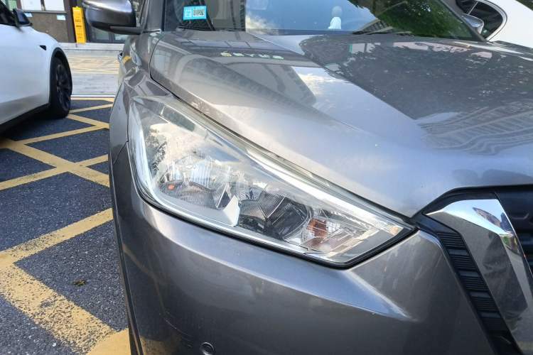 Used Nissan Kicks 2017 1.5L CVT Smart Drive Edition Right Front Headlight