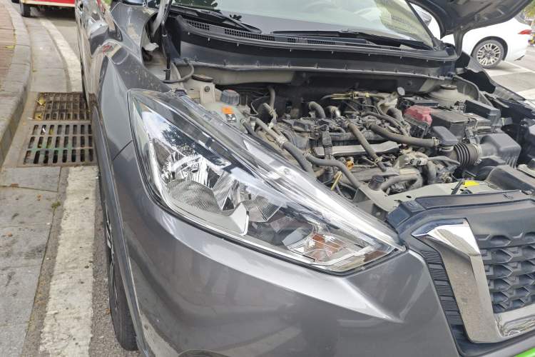 Used Nissan Kicks 2017 1.5L CVT Smart Drive Edition Right Front Headlight