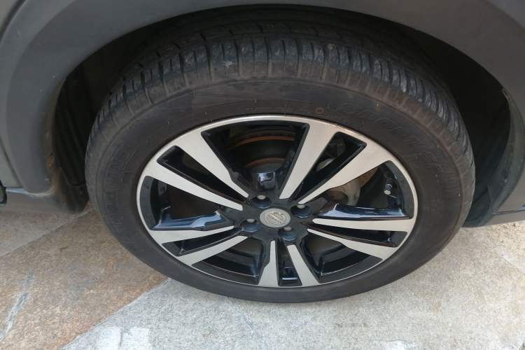 Used Nissan Kicks 2017 1.5L CVT Smart Drive Edition Right Front Wheel Hub