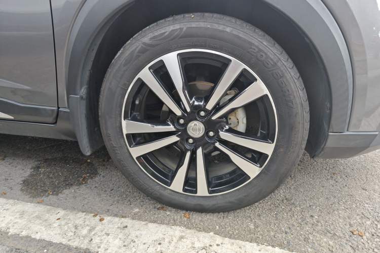Used Nissan Kicks 2017 1.5L CVT Smart Drive Edition Right Front Wheel Hub