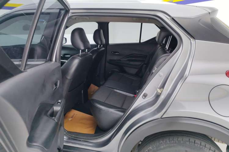Used Nissan Kicks 2017 1.5L CVT Smart Drive Edition Right Rear Seat