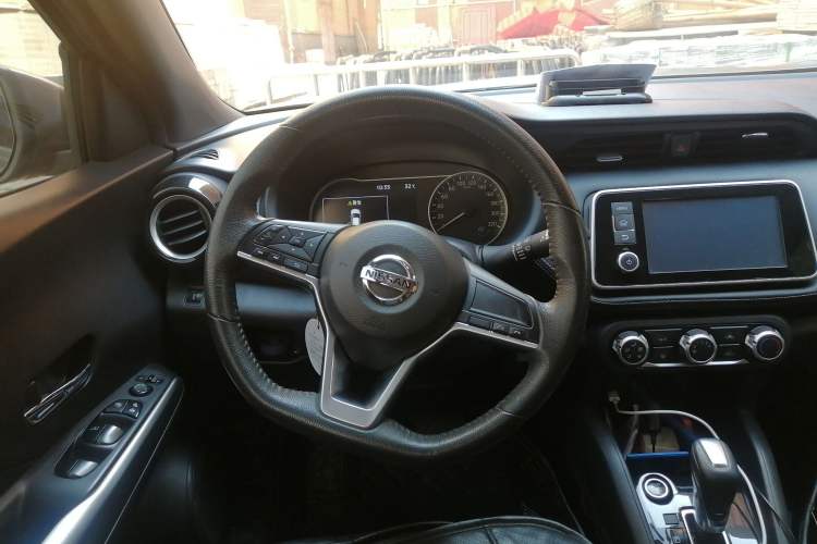 Used Nissan Kicks 2017 1.5L CVT Smart Drive Edition Steering Wheel