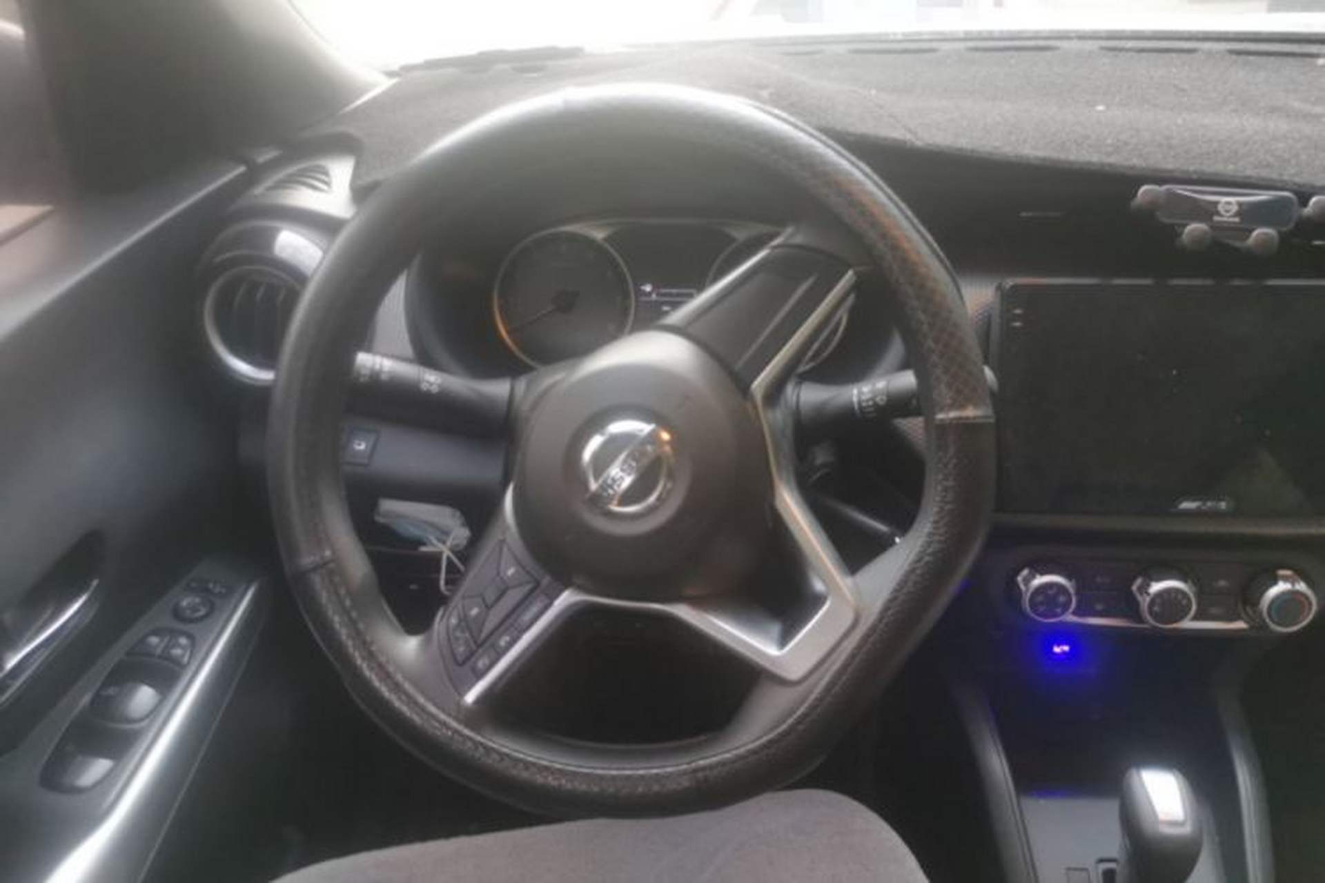 Used Nissan Kicks 2017 1.5L CVT Cool Enjoy Edition Steering Wheel