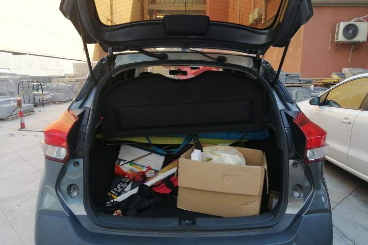 Used Nissan Kicks 2017 1.5L CVT Smart Drive Edition Trunk