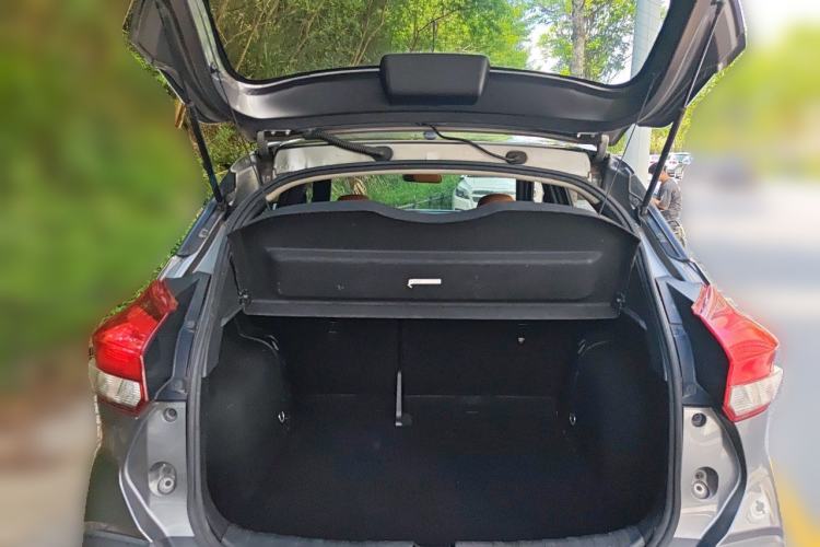Used Nissan Kicks 2017 1.5L CVT Smart Drive Edition Trunk