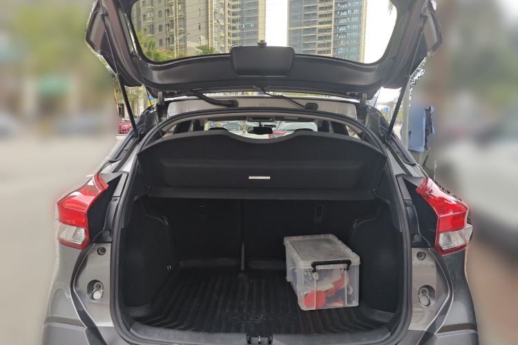 Used Nissan Kicks 2017 1.5L CVT Smart Drive Edition Trunk
