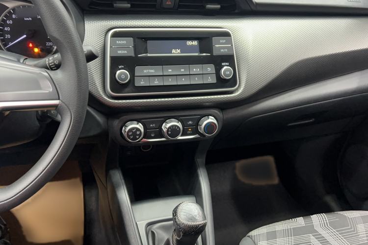 Used Nissan Kicks 2017 1.5L Manual Cool Dynamic Edition Audio And AC Panel