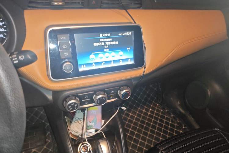 Used Nissan Kicks 2017 1.5L CVT Smart Drive Edition Audio And AC Panel