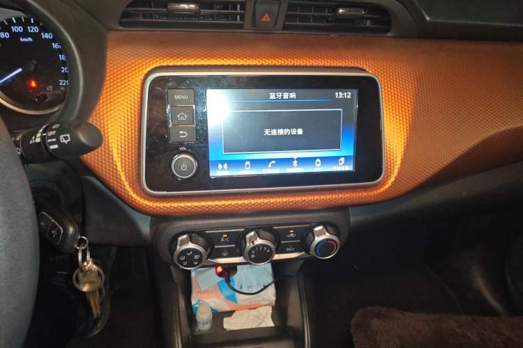 Used Nissan Kicks 2017 1.5L CVT Cool Enjoy Edition Audio And AC Panel