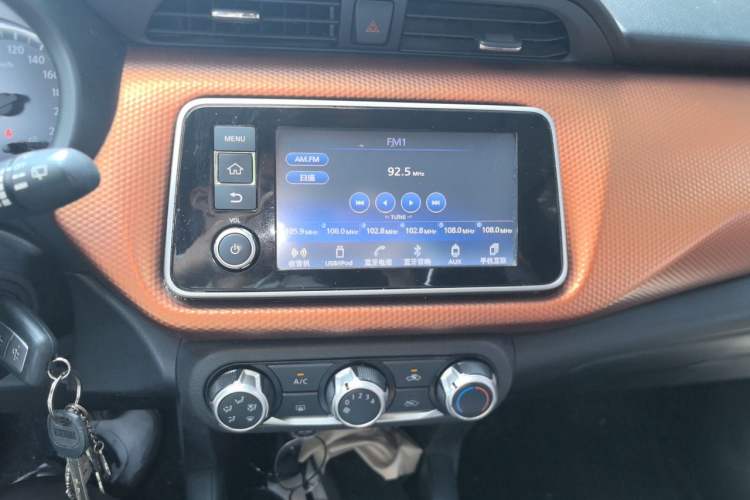 Used Nissan Kicks 2017 1.5L CVT Cool Enjoy Edition Audio And AC Panel