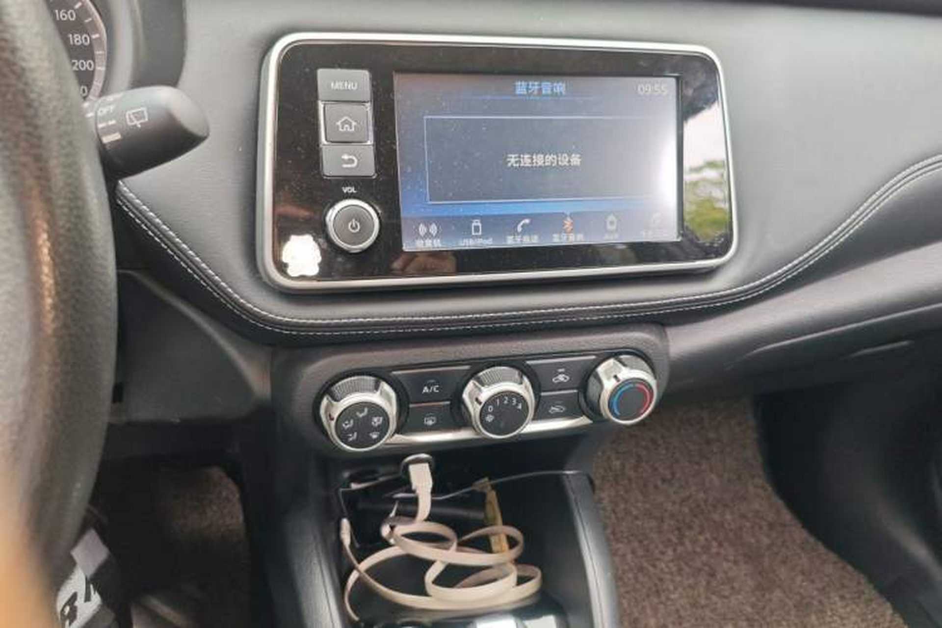 Used Nissan Kicks 2017 1.5L CVT Smart Edition Audio And AC Panel